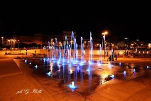 Fontana Marina notturna (foto Ibelli)